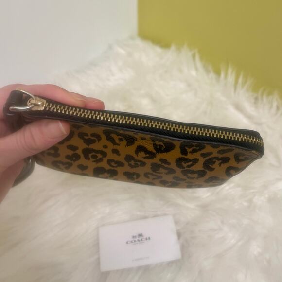 Coach Wild Heart Cheetah Print Corner Zip Wristlet Tech Accessory Holder F23620 - Picture 4 of 12